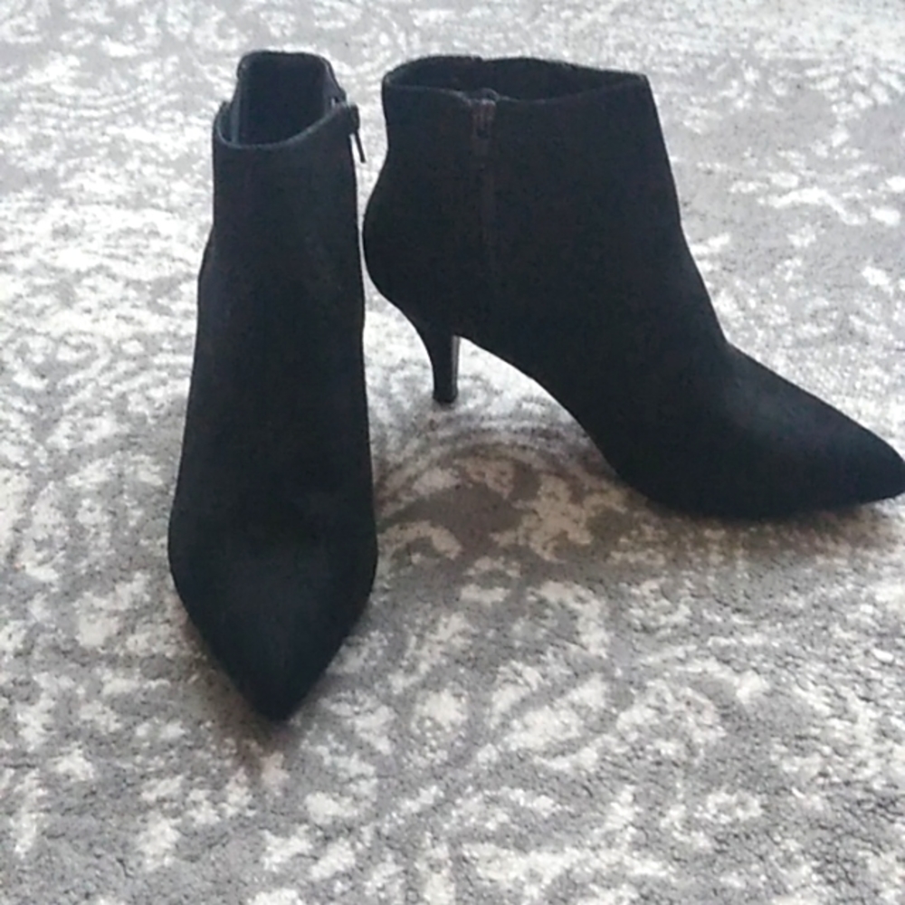Women's size 10w pointed toe, healed black booties